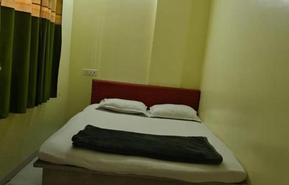 Jeevan lodge in Solapur