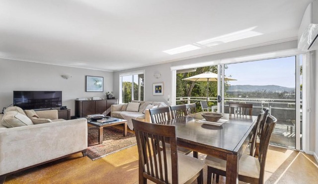 Jetty Hideaway - Cosy Cottage, Fireplace, Gardens in Coffs Harbour