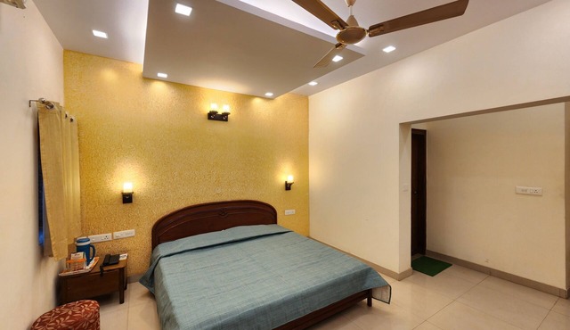 Jungle Babbler Tourist Resort