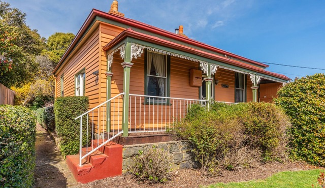 Kenya Cottage Accommodation in Deloraine