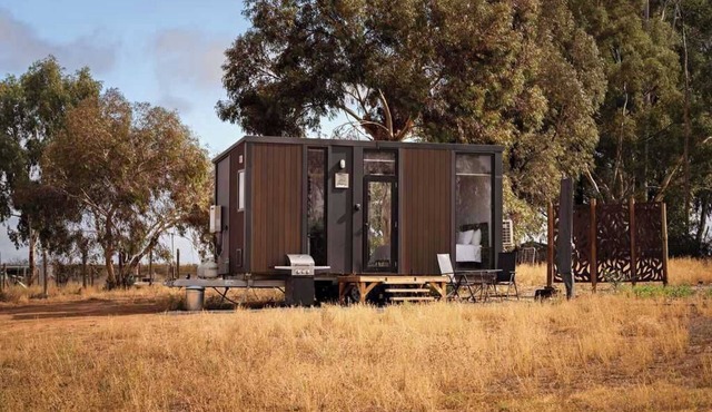 Kings Cottage by Tiny Away in Irymple