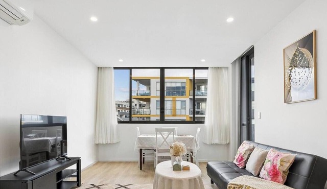 KozyGuru | Bankstown | Modern Retreat Near Station in Bankstown