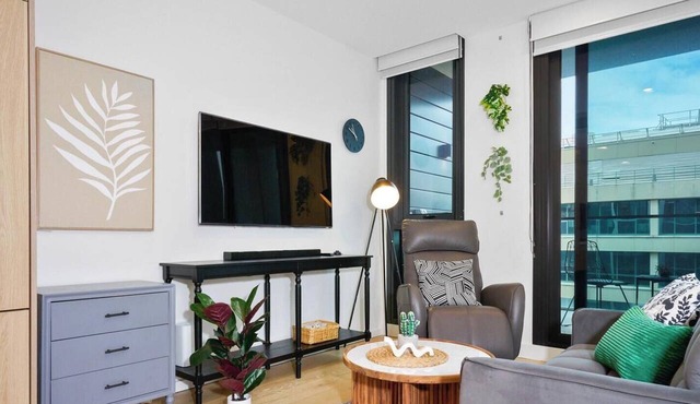 KozyGuru | Moonee Ponds | Modern 1 Bed Apt Parking in Moonee Ponds