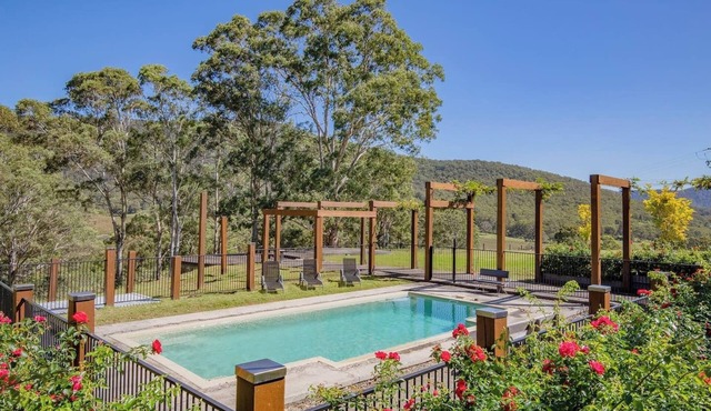 La Roseraie Elegant Hunter Valley Vines Homestead in Pokolbin