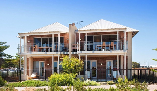 LAGOON SUNRISE - Absolute Waterfront in Geographe