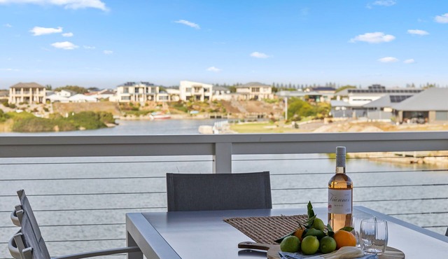 Lagoon Views - Waterfront Retreat with Private Jetty, Fire Pit & Family Fun in Hindmarsh Island