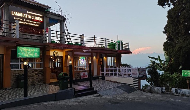 Lamahatta Clouds Hotel & Restaurant in Takdāh