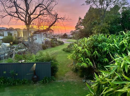 Large 2 Bedroom apartment in Batehaven