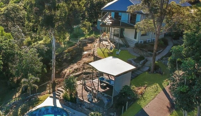 Large Home, Sleeps 14, Pool & Gazebo, River Views,Pet Friendly in Maroochy River