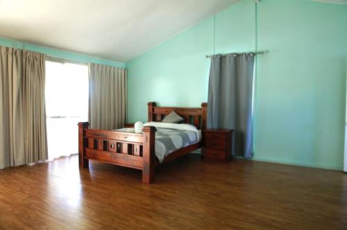 Large private one bedroom unit in Brisbane