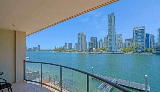 Large Waterfront Luxury Villa Surfers Paradise in Gold Coast
