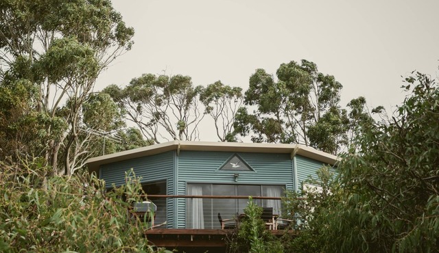 Larus Waterfront Cottage in White Beach