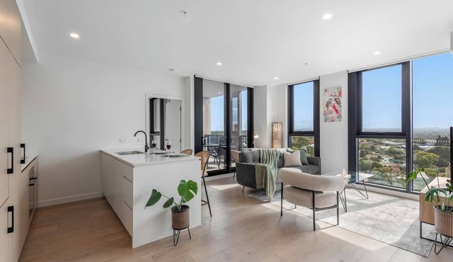 Level 9 Views · 5 min to Austin Hospital | Parking in Ivanhoe