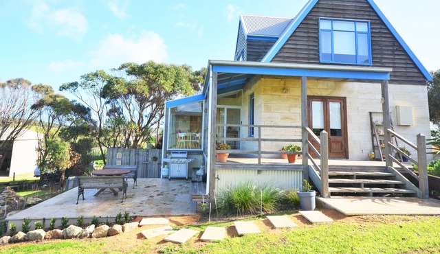 Levys Beach Stone Cottage in Warrnambool