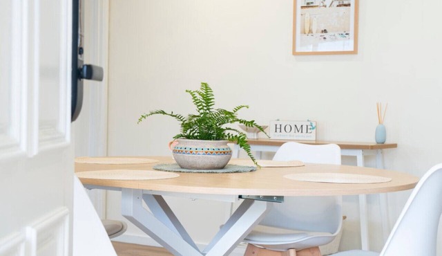 Light filled 2 bedroom central retreat in Torquay