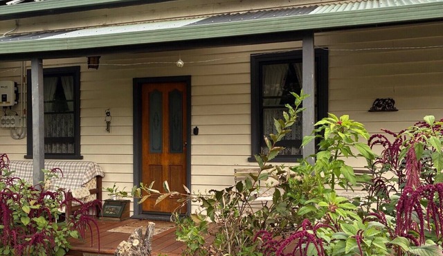 Lily Cottage for Couples in Jamieson