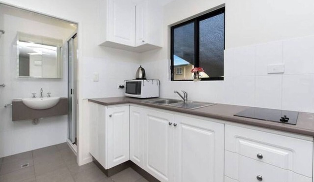 Little Villa | Secure and Central Townsville*FULLY SERVICED and FURNISHED* in Gulliver