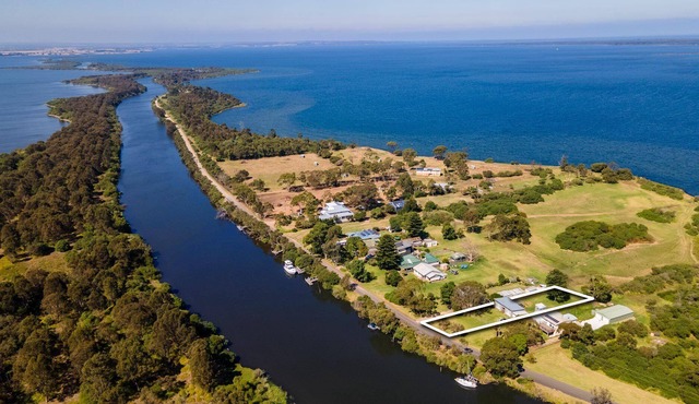 Located on the world-famous Silt Jetties in Eagle Point