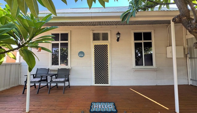 Lola’s Cottage is a 2 bedroom cottage close to the shops and main part of town. in Broken Hill
