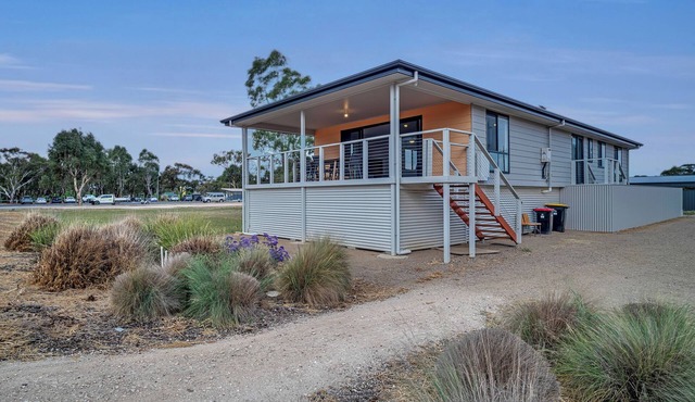 Long Island Retreat: Rosella. Relax and Unwind or Enjoy Endless River Activities in Murray Bridge