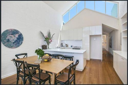 Lonnie Beach View Apartment in Point Lonsdale