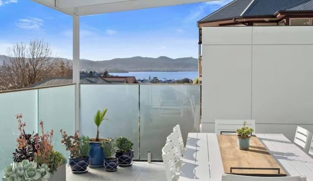 Lords Retreat Three Bedroom Apartment in Sandy Bay