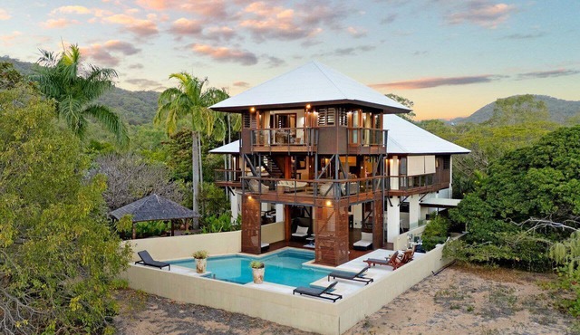 Lotus House in Horseshoe Bay