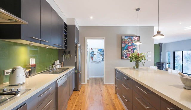 Luderick Treehouse - Spacious 4 bedroom pet friendly home in Merimbula
