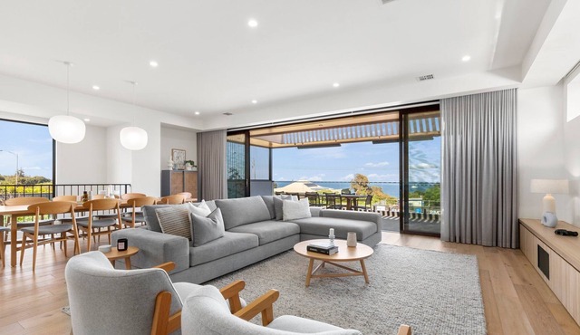 Luxe beachfront property opposite the beach in Black Rock