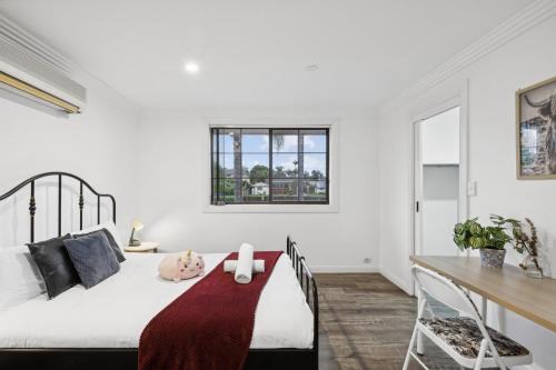 Luxe Double Ensuite Room - Centrally Located at Glenfield in Glenfield