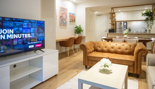 Luxe Modern I OPP Westfield I Pool I Gym I CarPark in Doncaster