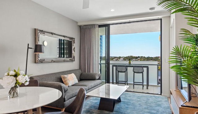 Luxe Portside Apt with River Views, Parking & Study in Brisbane