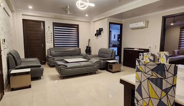 Luxurious 3-bedroom Apartment near IGI Airport/ICC Yashobhumi,Dwarka, New Delhi