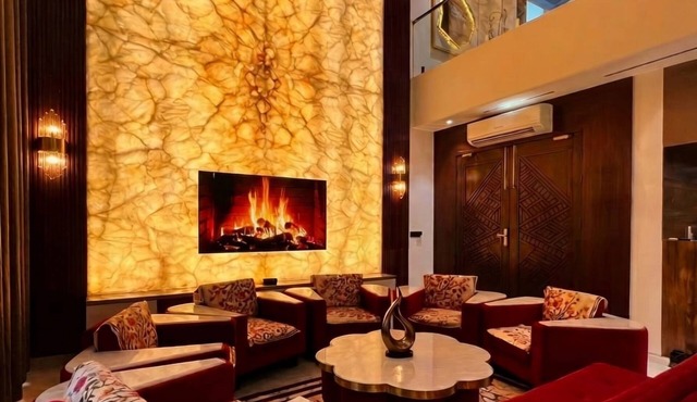 Luxurious 3-bedroom resort in Haridwar with Private pool, steam and jacuzzi