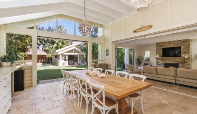 Luxurious Beachside Oasis Sleeps 10 in Mona Vale