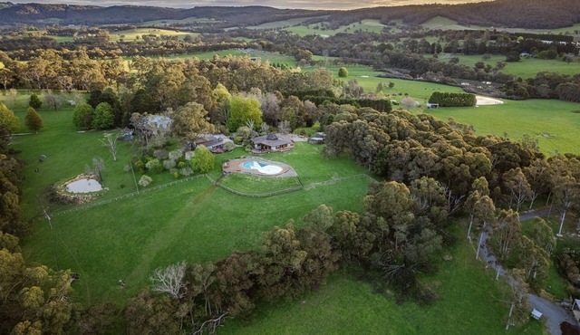 Luxurious Unique, Private Paradise-Kangaroo Manor in Yarra Valley