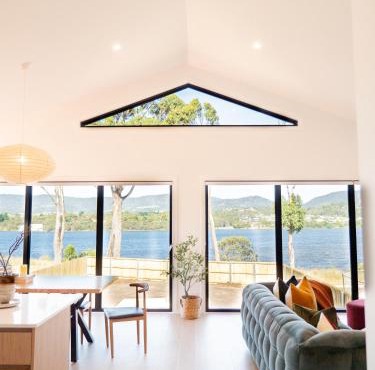 Luxurious Waterfront home in the North of Hobart in Hobart