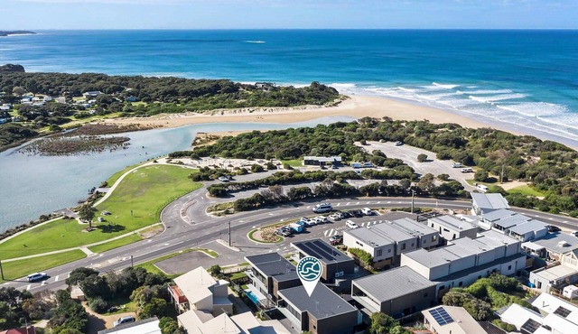 Luxuriously Appointed Townhouse – River and Beach in Anglesea