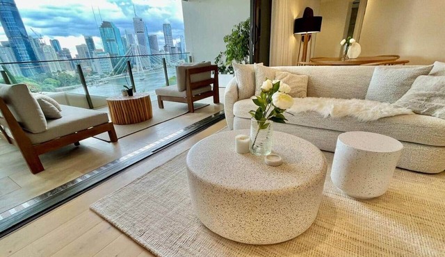 Luxury 2BR Apt, Pool, Parking, Skye Kangaroo Pt in Kangaroo Point