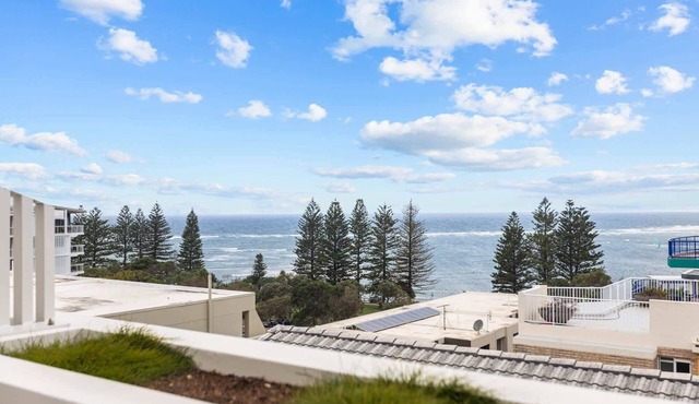 Luxury 5-floor Unit with Ocean Views near Beach in Caloundra