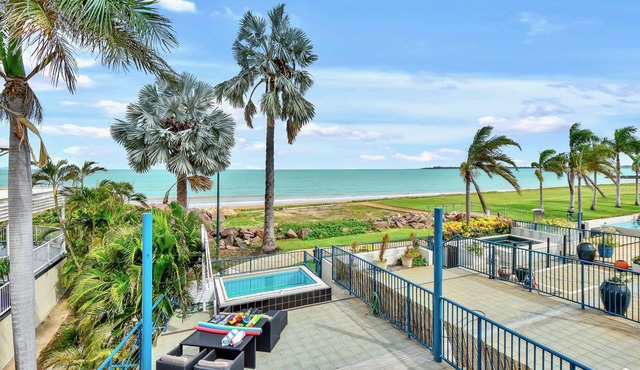 Luxury Beachfront Villa | 5★ Location, Pool, Views in Larrakeyah