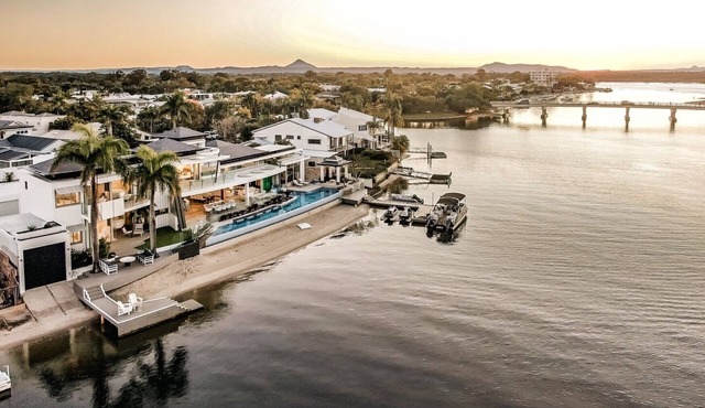 Luxury Ghost Estate on the Noosa Sound in Noosaville