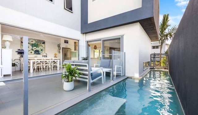 Luxury Living with Heated Pool in Birtinya in Mooloolaba Region