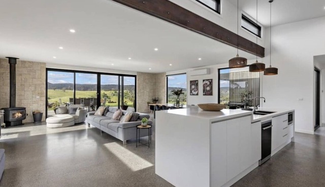 Luxury Modern Farm stay with Country Living in Greendale