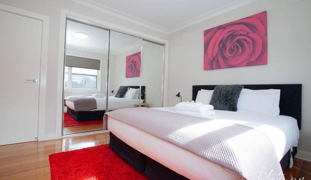 Luxury on Webster Upscale 2BR Close to Hospital in Wendouree