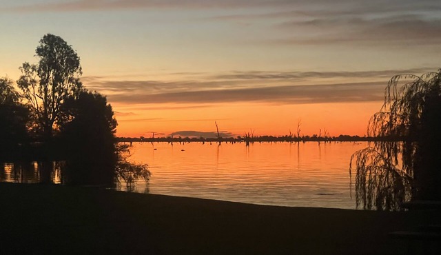 Luxury resort style living on Lake Mulwala with breathtaking views & pool/sauna! in Yarrawonga