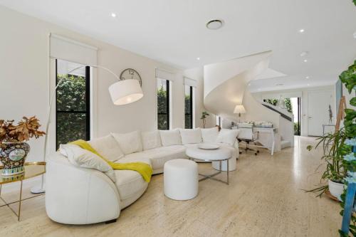 Luxury Riverside Retreat in Benowa in Gold Coast