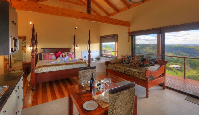 Luxury self-contained villa with double bed, double spa, fireplace, and kitchen. in Maleny