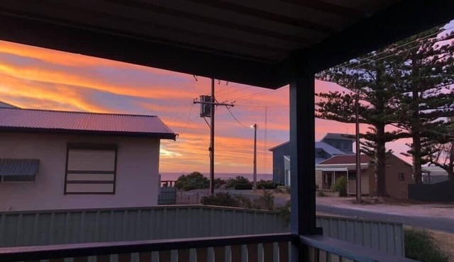 Lynch’s Sea View - Within 100m to the beach in North Beach