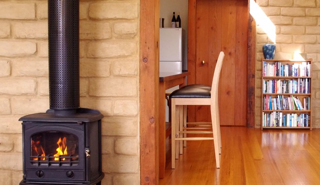 Lyrebird Cottages, Mountain Ash cottage, Relax in nature in the Yarra Valley. in Badger Creek